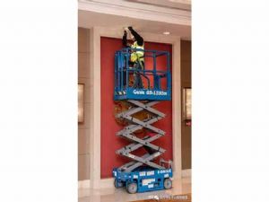 剪式高空作業(yè)車